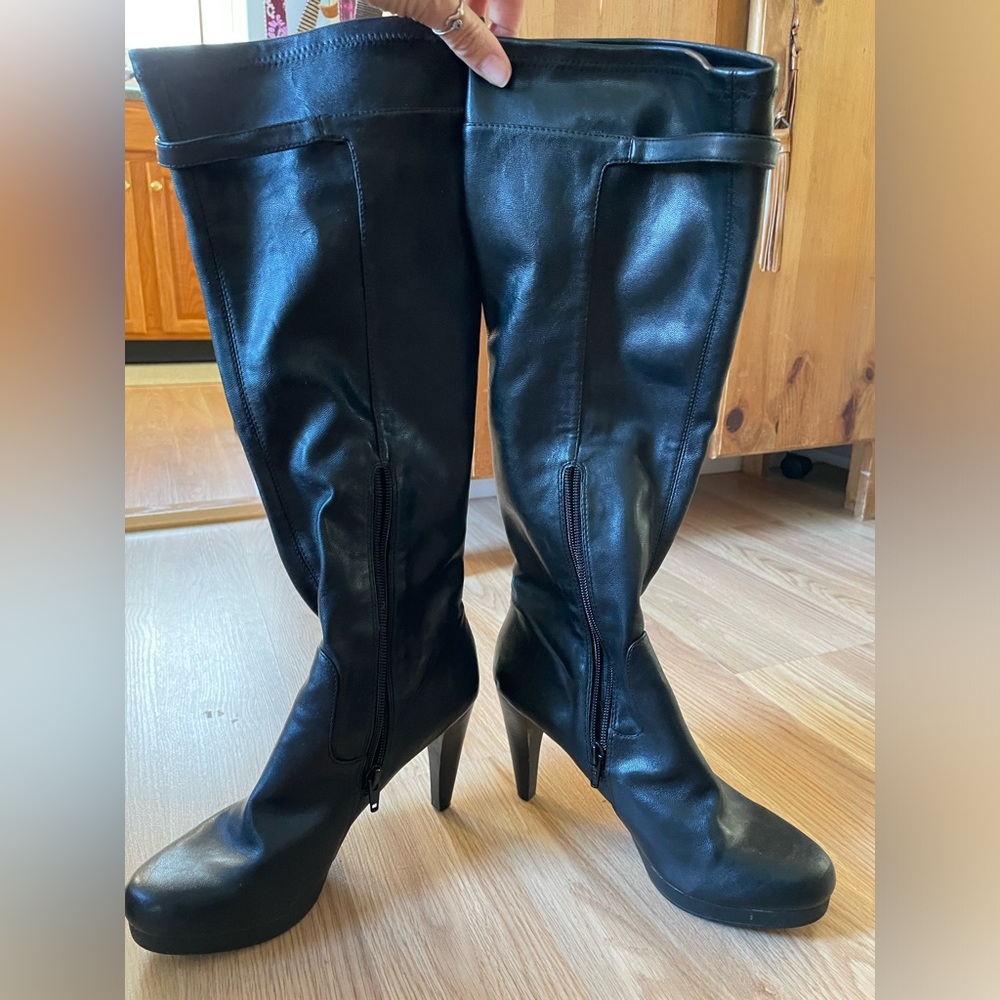 Nine west black heeled boot